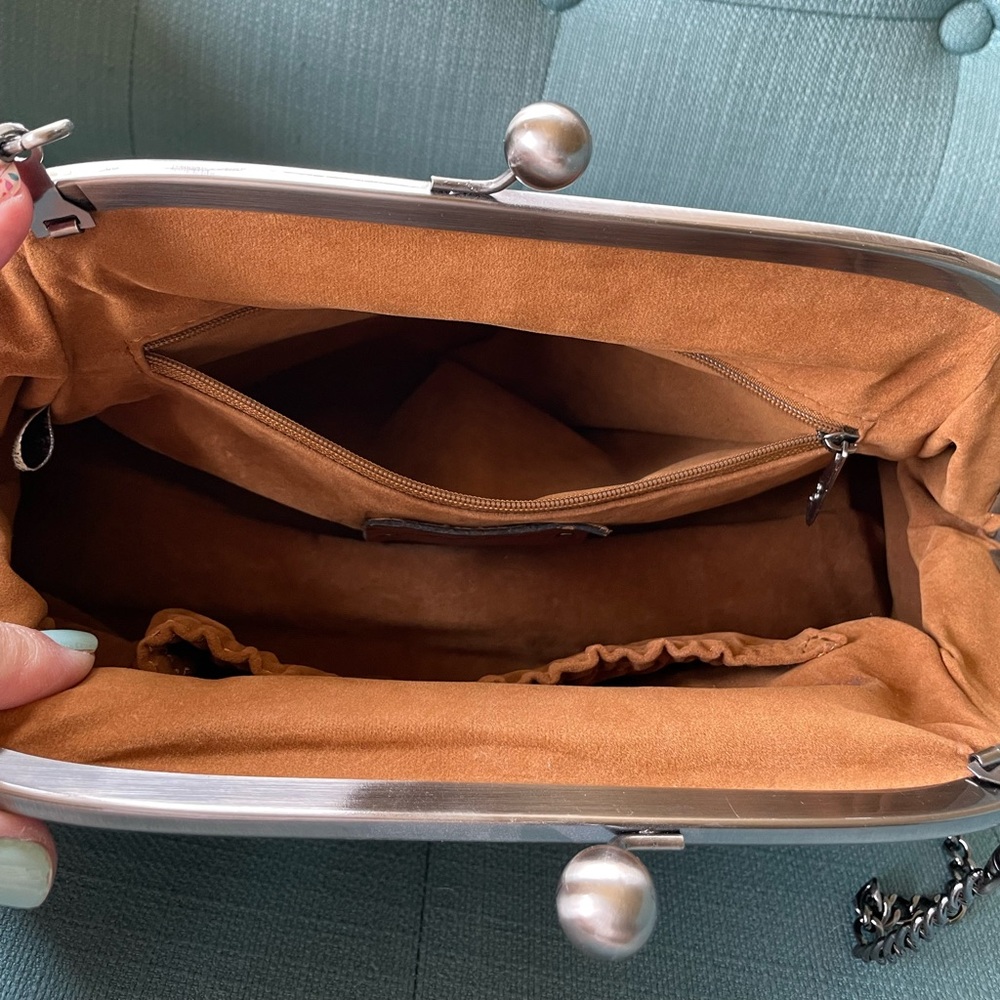 Gorgeous floral Mia kiss-lock clutch crossbody bag - Picture 8 of 8